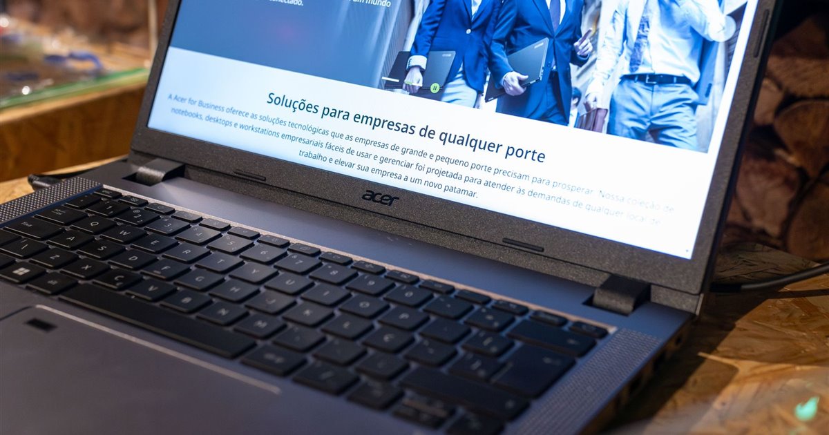 Szybkość strony internetowej sprawdzana na laptopie